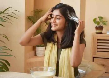 5 DIY ಕರ್ಡ್ ಹೇರ್ ಮಾಸ್ಕ್‌ಗಳು ಆರೋಗ್ಯಕರ ಮತ್ತು ಹೊಳೆಯುವ ಟ್ರೆಸ್‌ಗಳಿಗಾಗಿ