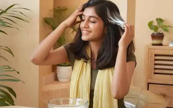 5 DIY ಕರ್ಡ್ ಹೇರ್ ಮಾಸ್ಕ್‌ಗಳು ಆರೋಗ್ಯಕರ ಮತ್ತು ಹೊಳೆಯುವ ಟ್ರೆಸ್‌ಗಳಿಗಾಗಿ
